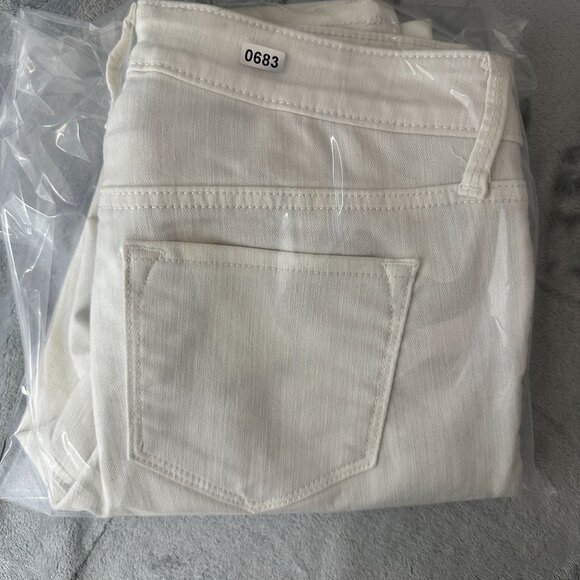 Old Navy Rockstar Jeans Smooth & Slim Fit Mid Rise Stay-White Women Size 4 - Picture 9 of 9